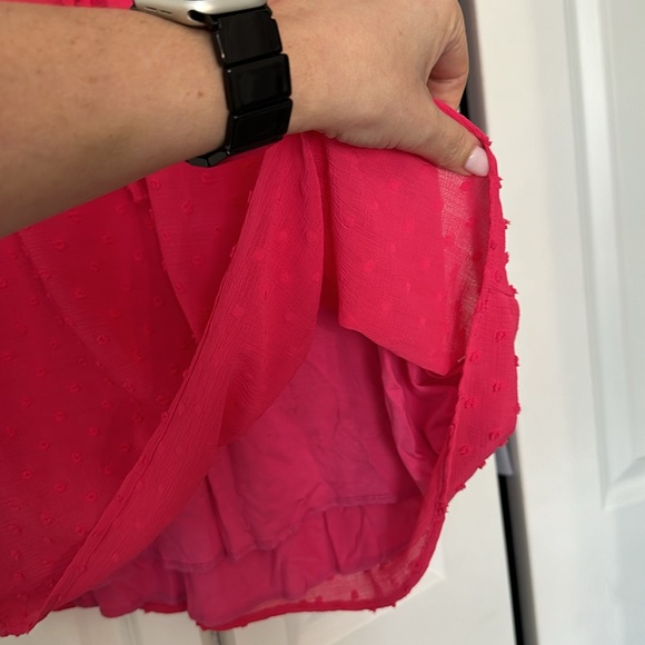 Pink sleeveless blouse with tie neck. Textured fabric. - Picture 3 of 3